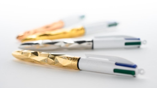 24 550€ pour un stylo quatre couleurs serti d’or et de diamants